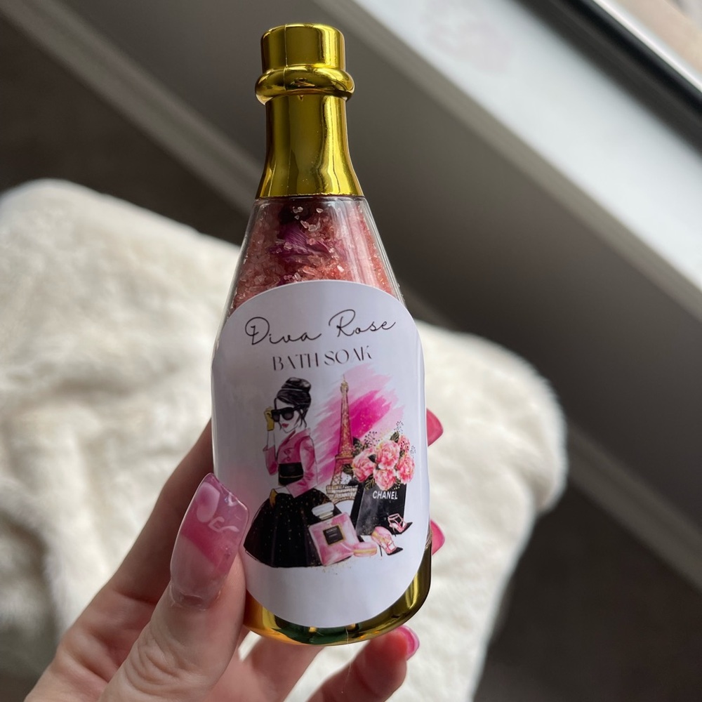 Diva Rose 👑🌹Bath Soak! 🍾👑🌹💋✨ - Picture 3 of 4